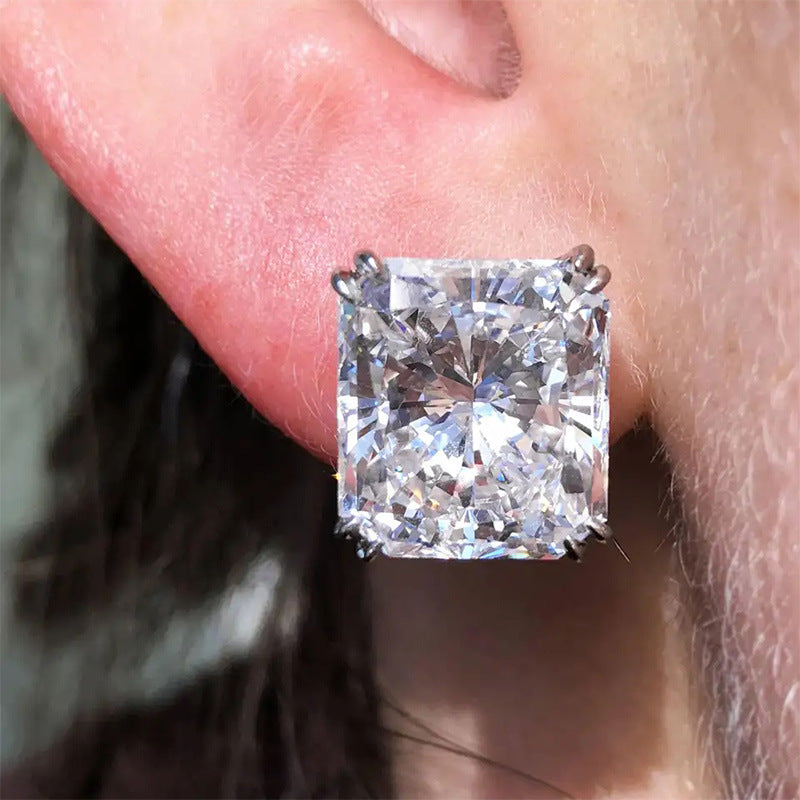 Charming Earring for Any Occasion