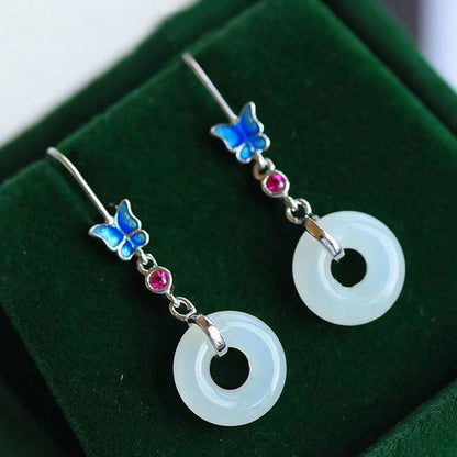 Classic Gold Earring with Timeless Appeal