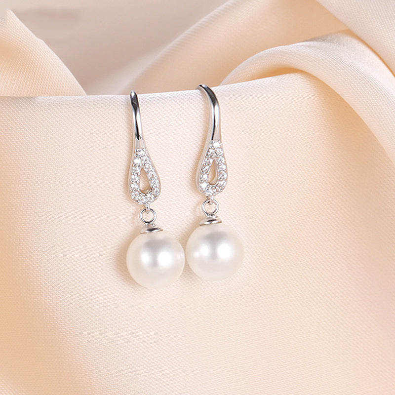 Classic Pearl Earring with Timeless Appeal