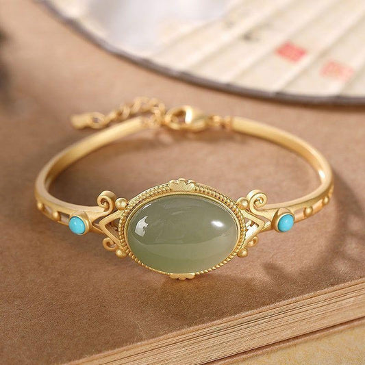 Classic Gold Bracelet with Timeless Appeal