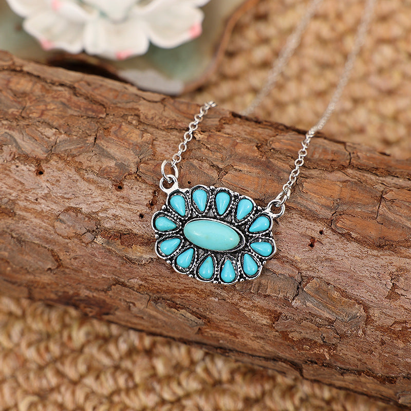 Classic Silver Necklace with Timeless Appeal