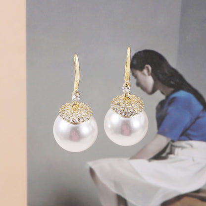 Classic Pearl Piece with Timeless Appeal