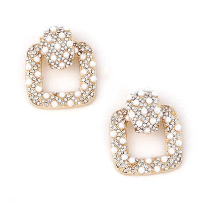 Classic Pearl Earring with Timeless Appeal
