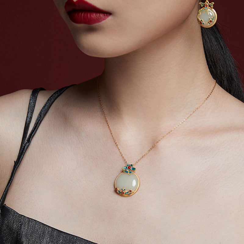 Beautiful Silver Necklace with Unique Style