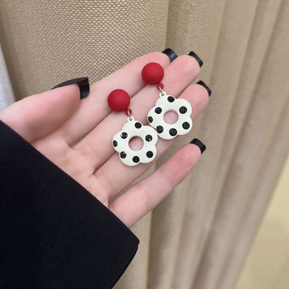 Charming Earring for Any Occasion