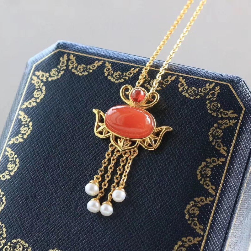 Charming Silver Pendant for Any Occasion