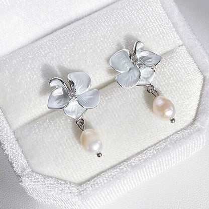 Classic Pearl Earring with Timeless Appeal