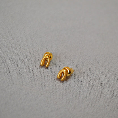 Classic Gold Earring with Timeless Appeal