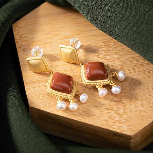Charming Gold Earring for Any Occasion