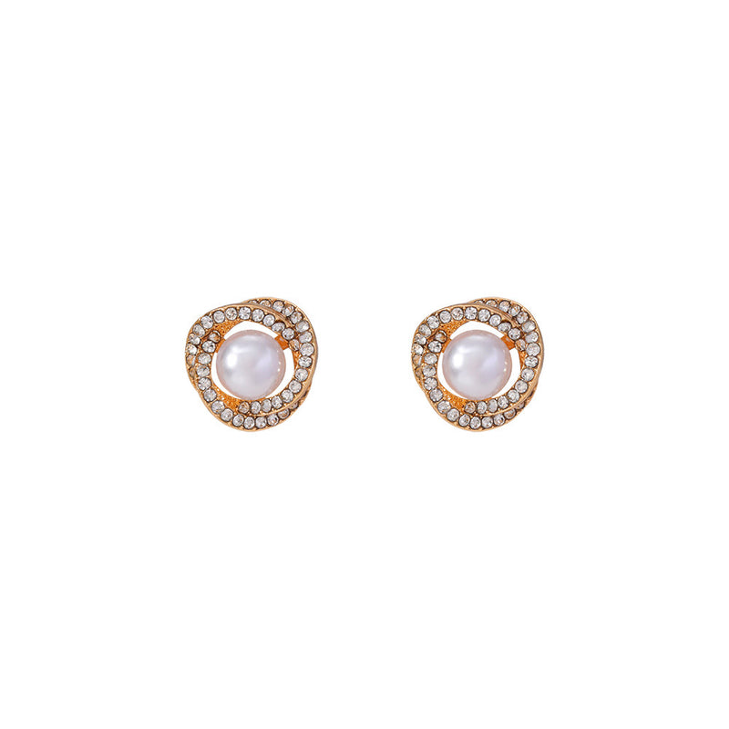 Romantic Pearl Earring for Special Moments