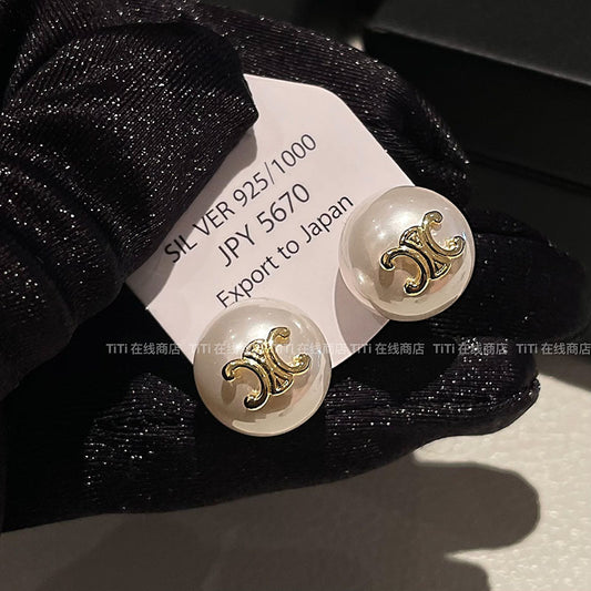 Classic Pearl Earring with Timeless Appeal