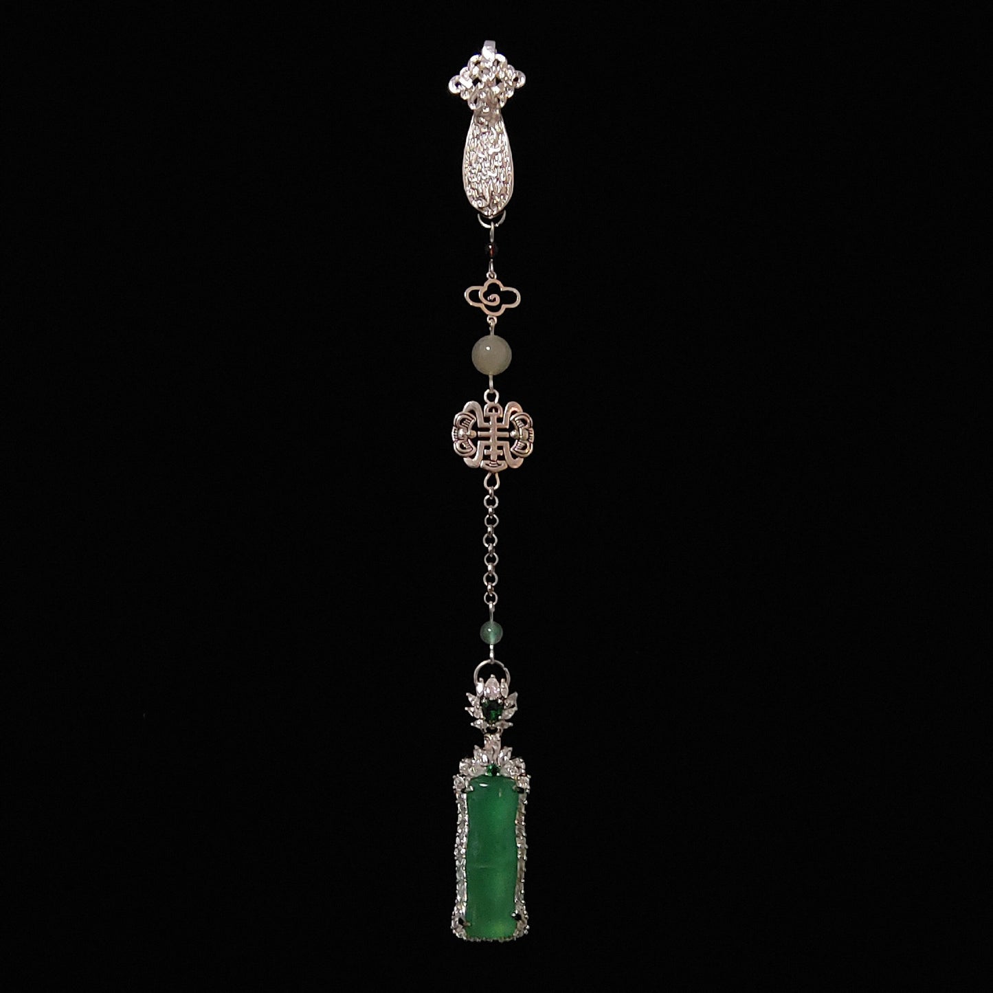 Elegant Pendant for Every Occasion
