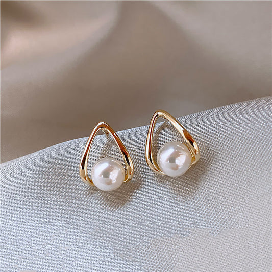 Beautiful Pearl Earring with Unique Style