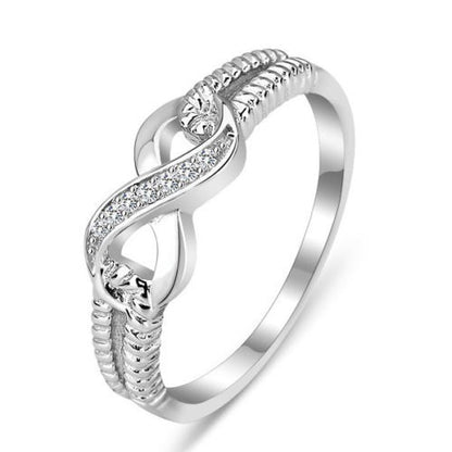 Classic Gold Ring with Timeless Appeal