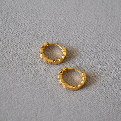 Classic Gold Earring with Timeless Appeal