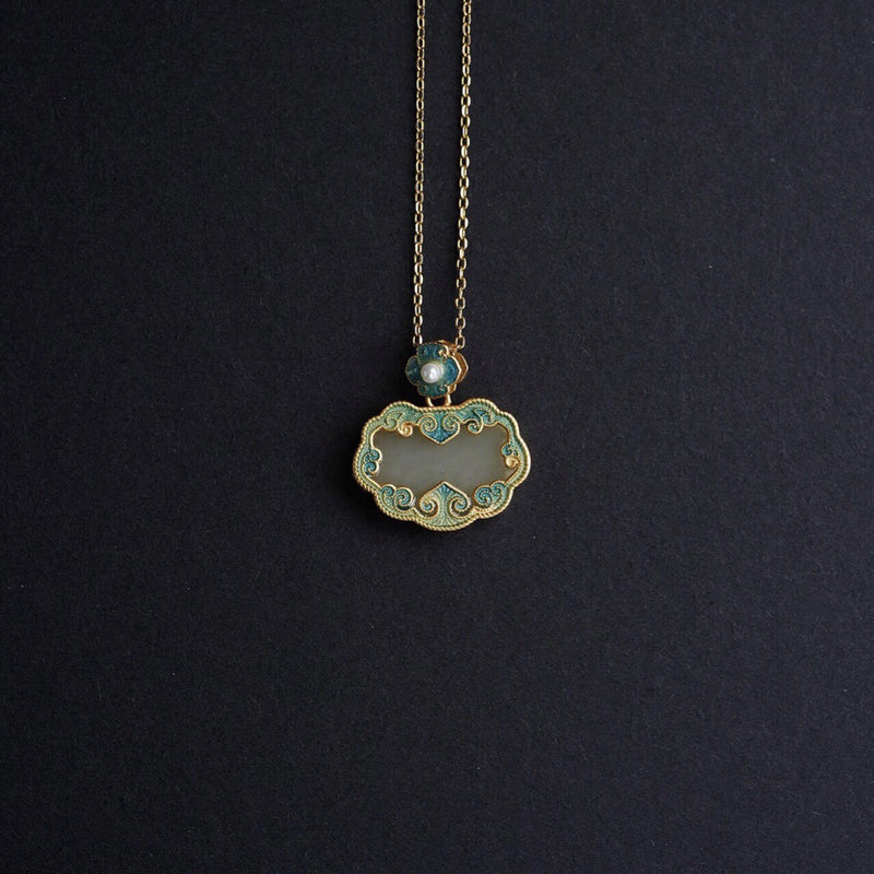 Beautiful Gold Pendant with Unique Style