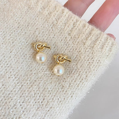 Charming Pearl Earring for Any Occasion
