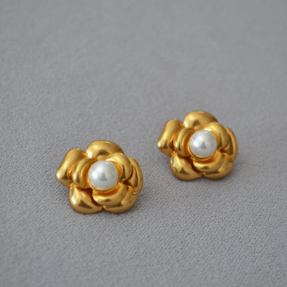 Elegant Gold Earring for Every Occasion