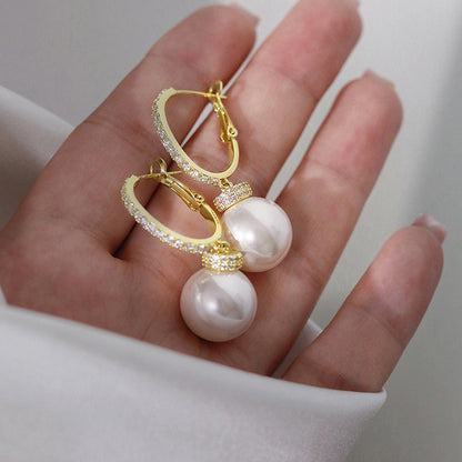 Classic Pearl Earring with Timeless Appeal