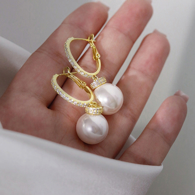 Classic Pearl Earring with Timeless Appeal
