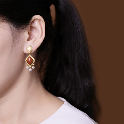 Charming Gold Earring for Any Occasion