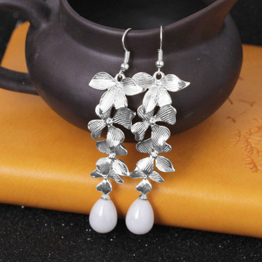 Charming Gold Earring for Any Occasion
