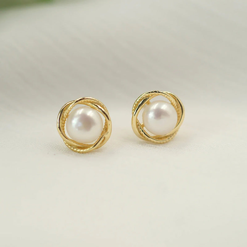 Romantic Pearl Earring for Special Moments