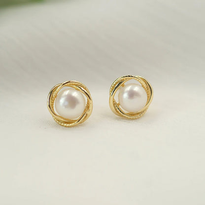 Romantic Pearl Earring for Special Moments