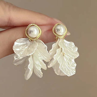 Charming Pearl Earring for Any Occasion