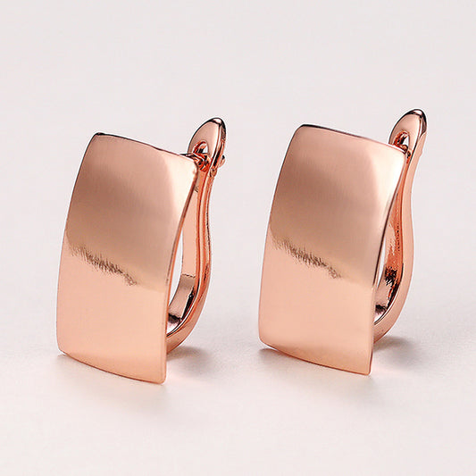 Classic Gold Earring with Timeless Appeal