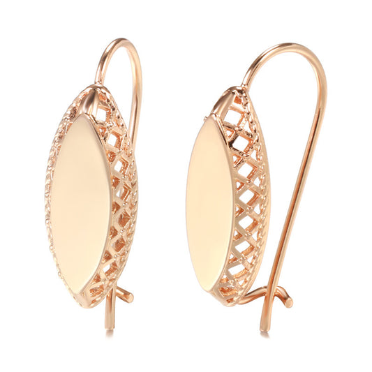Charming Gold Earring for Any Occasion