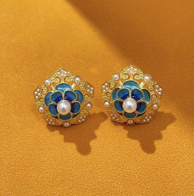 Vintage Handmade Gold Earring
