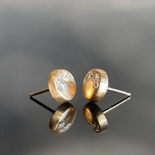 Charming Gold Earring for Any Occasion