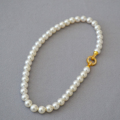 Classic Pearl Necklace with Timeless Appeal