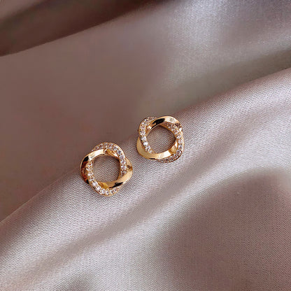 Charming Earring for Any Occasion