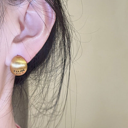 Classic Gold Earring with Timeless Appeal