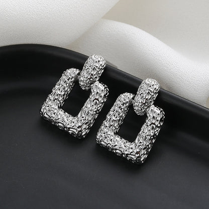 Romantic Gold Earring for Special Moments