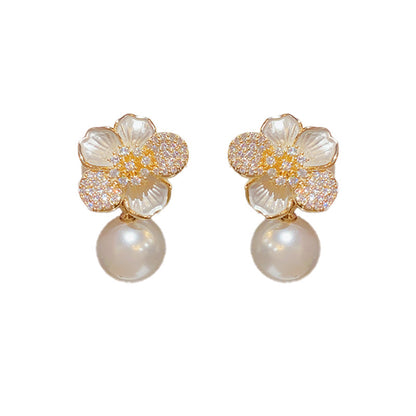 Charming Pearl Earring for Any Occasion