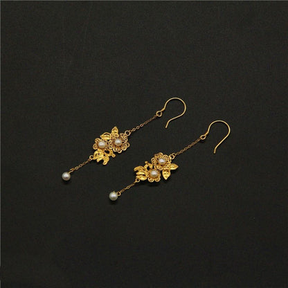 Stunning Gold Earring for Daily Wear