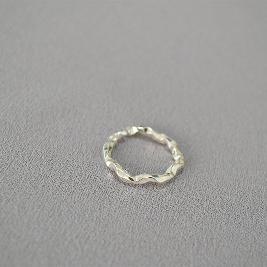 Romantic Gold Ring for Special Moments
