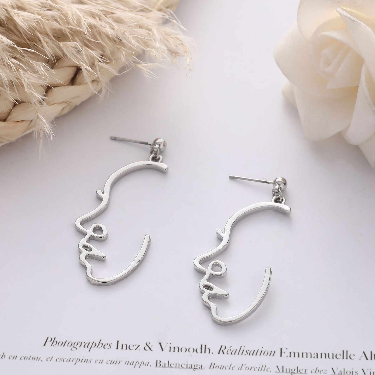 Beautiful Gold Earring with Unique Style