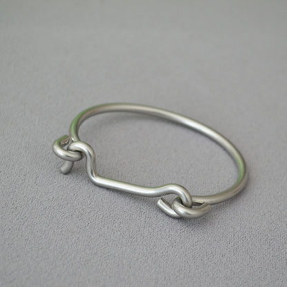 Classic Gold Bracelet with Timeless Appeal