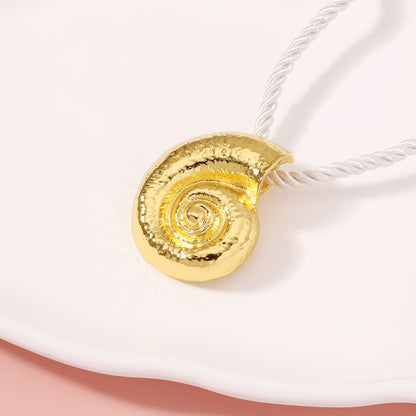 Classic Gold Necklace with Timeless Appeal
