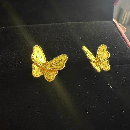 Beautiful Gold Earring with Unique Style