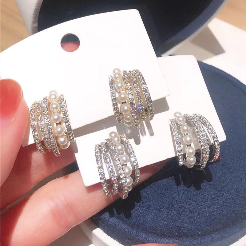 Charming Earring for Any Occasion