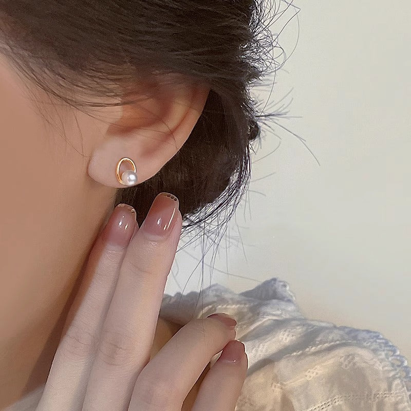 Beautiful Pearl Earring with Unique Style