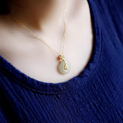 Classic Gold Necklace with Timeless Appeal