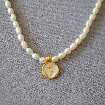 Romantic Gold Necklace for Special Moments