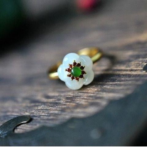 Charming Gold Ring for Any Occasion