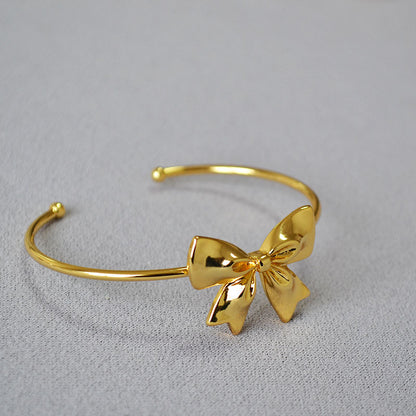 Classic Gold Bracelet with Timeless Appeal